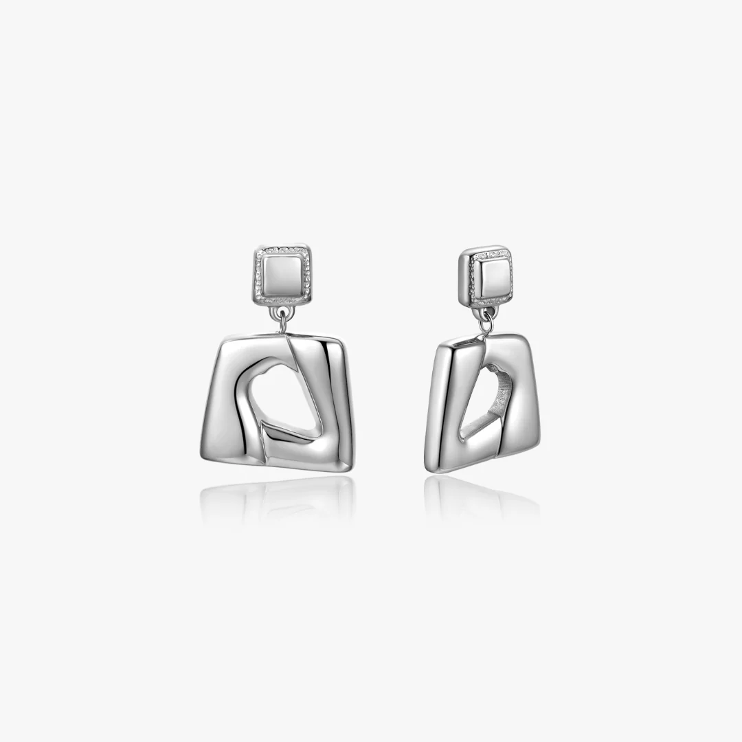 Amara Bold Rectangle Earrings - Image 4