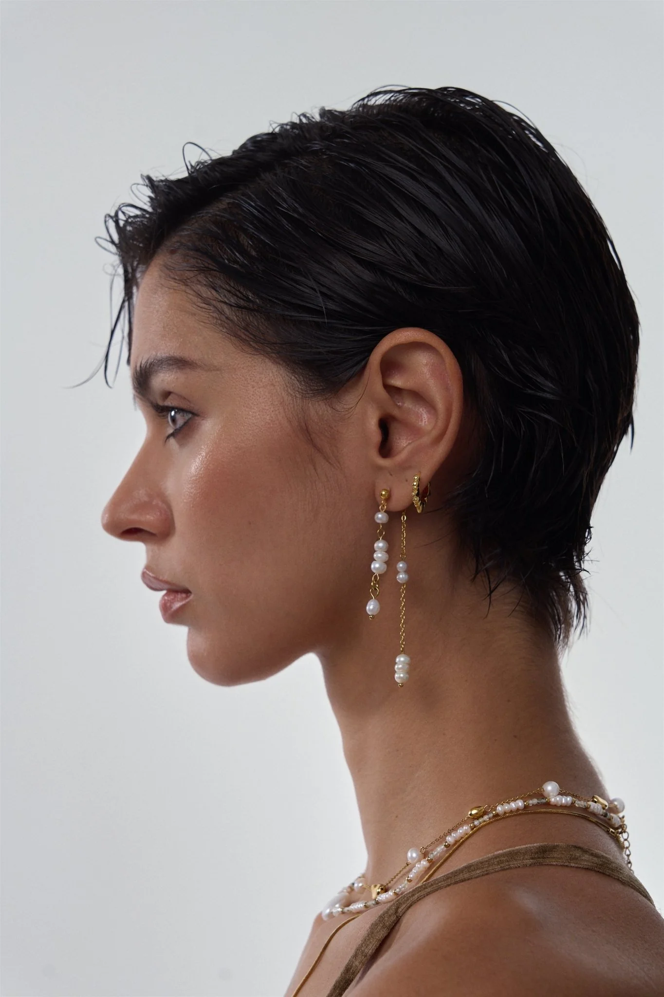 Amber Dangling Pearl Earrings - Image 3