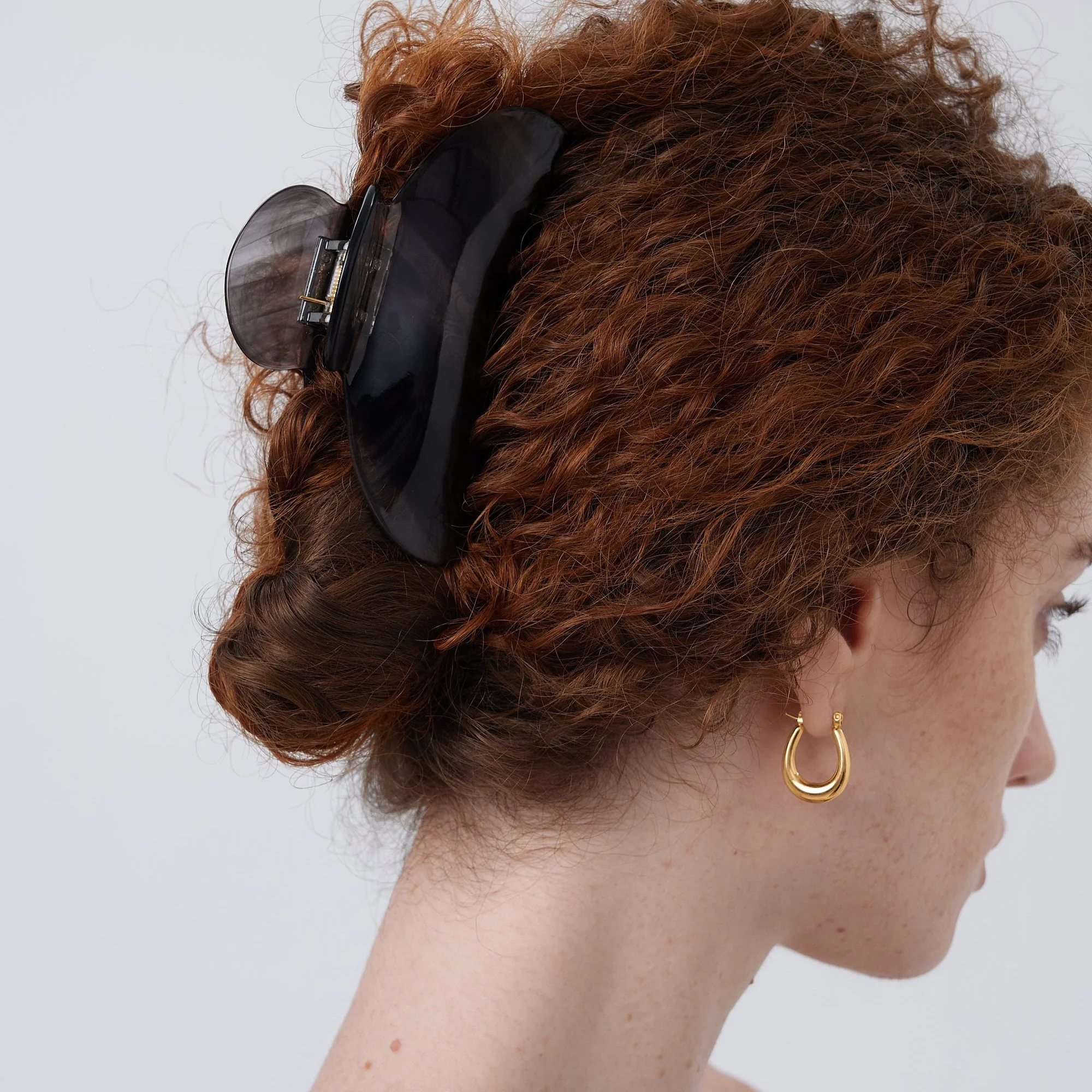 Amelia Claw Clip in Onyx (2 Sizes)