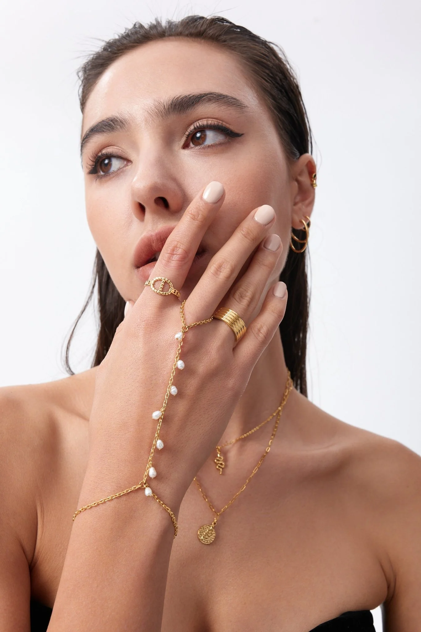 Freshwater Pearl Hand Chain - Image 2