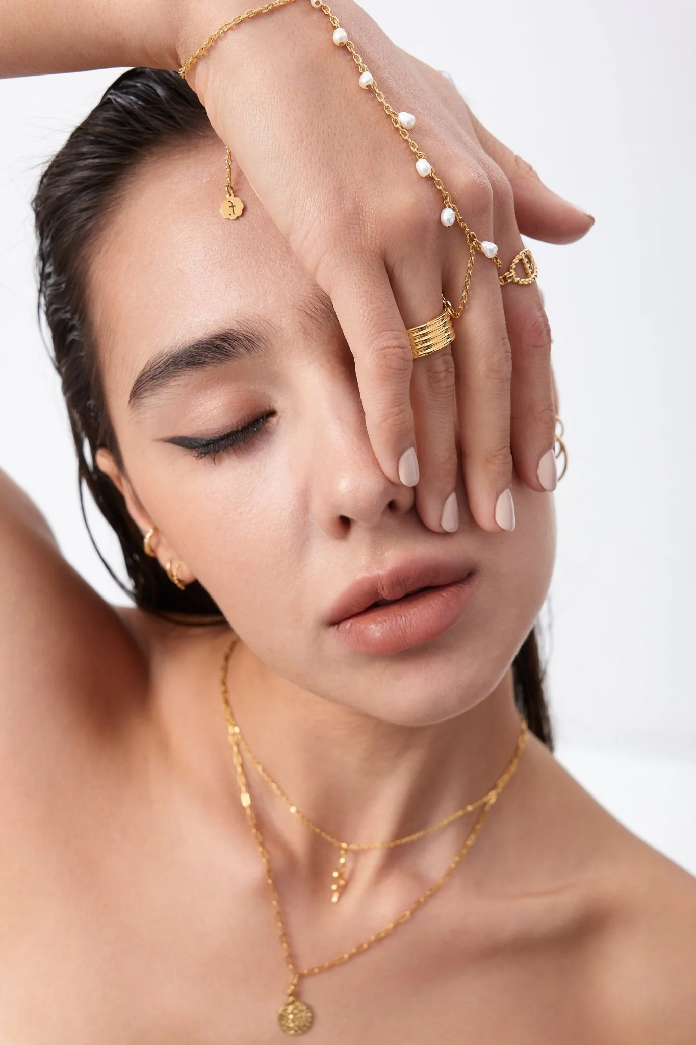 Freshwater Pearl Hand Chain - Image 3
