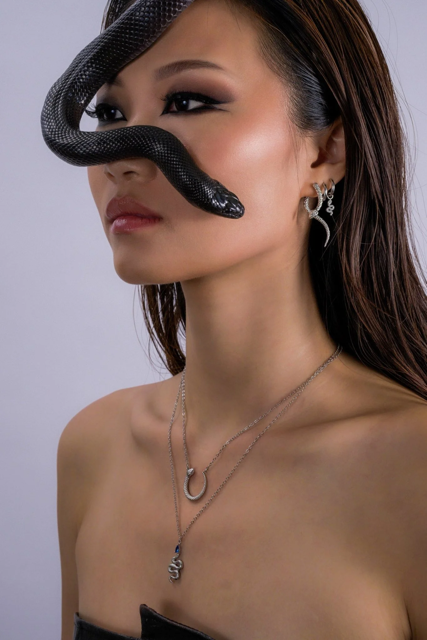 Geometric Dangling Snake Earrings - Image 5