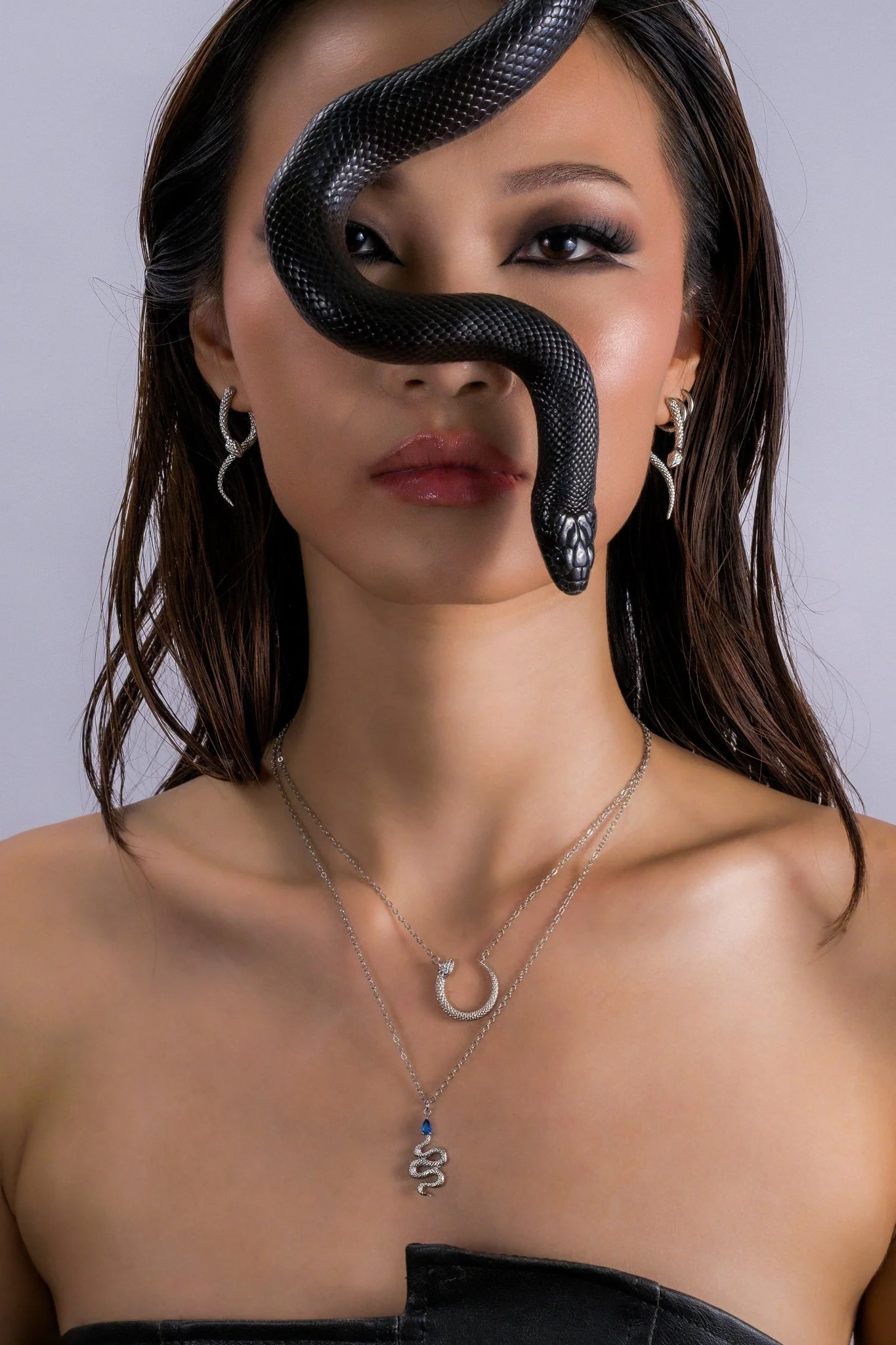 Geometric Dangling Snake Earrings - Image 8
