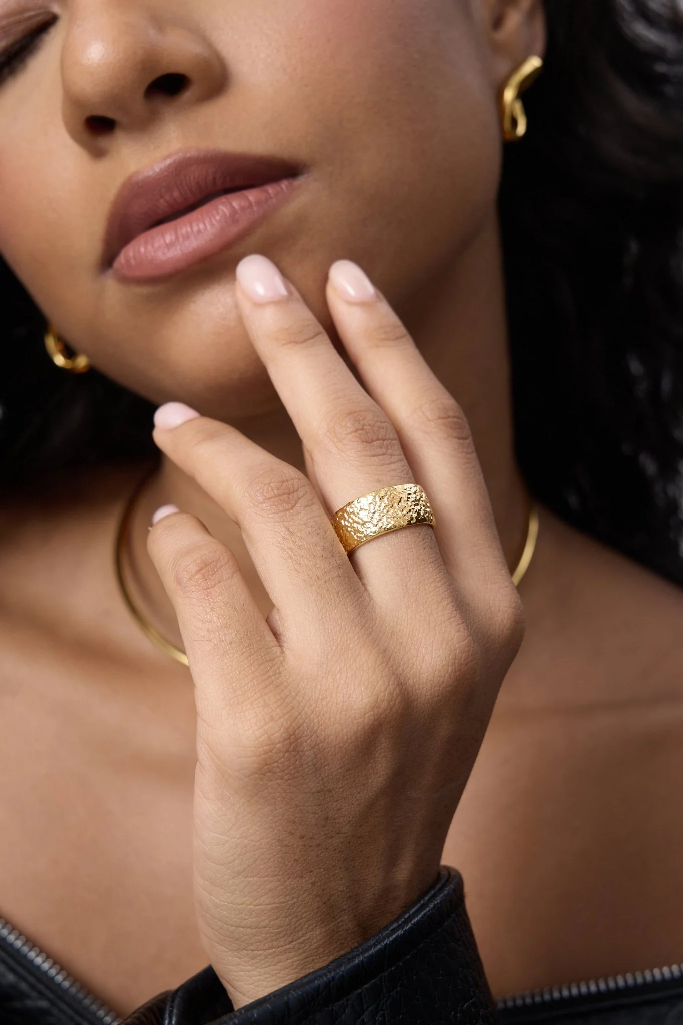 Glittering Sand Band Ring - Image 2