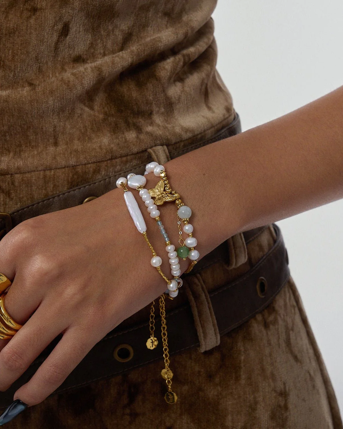Luma Pearl Bar Bracelet - Image 2