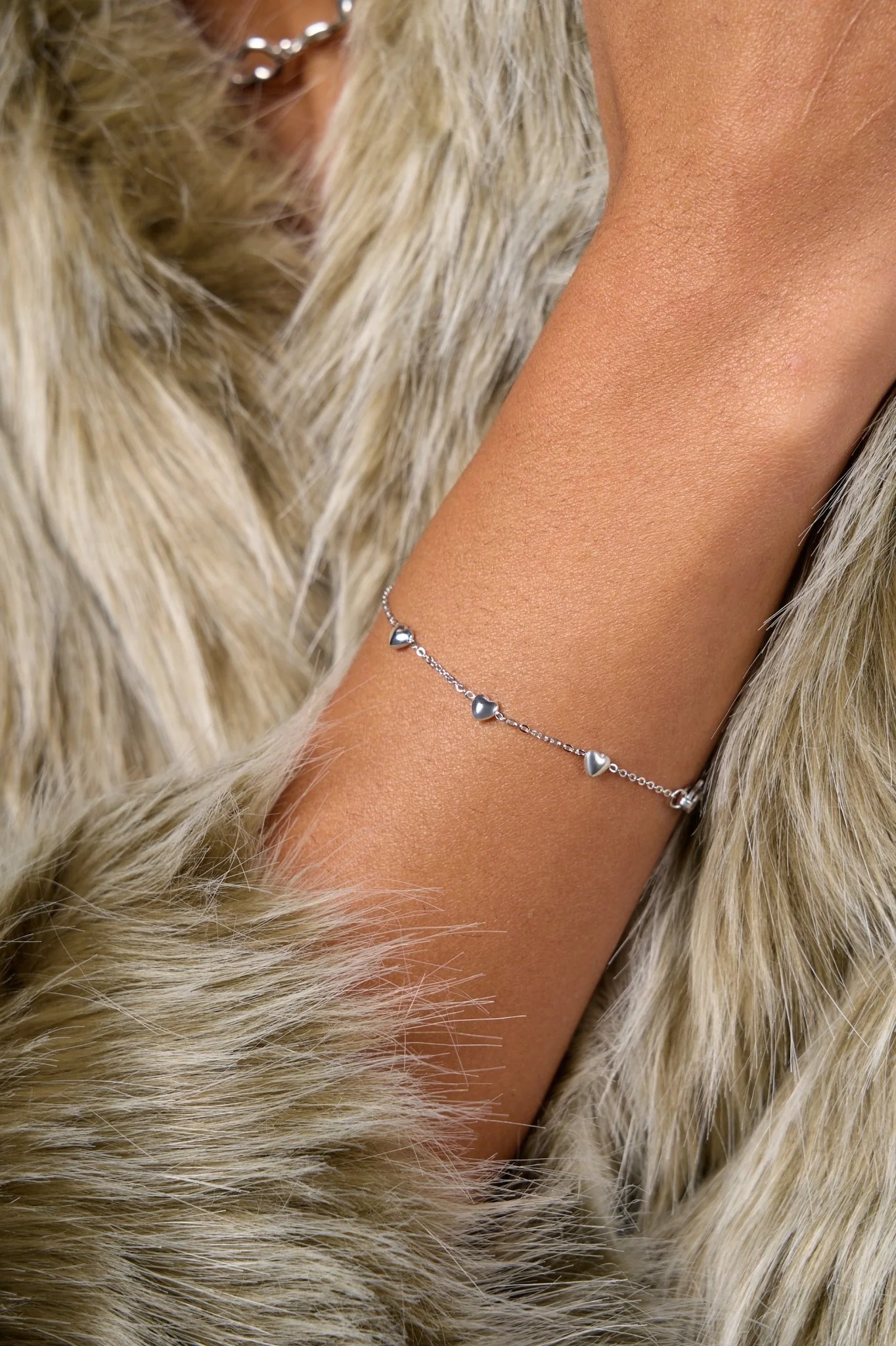 Lyla Mini Heart Bracelet - Image 2