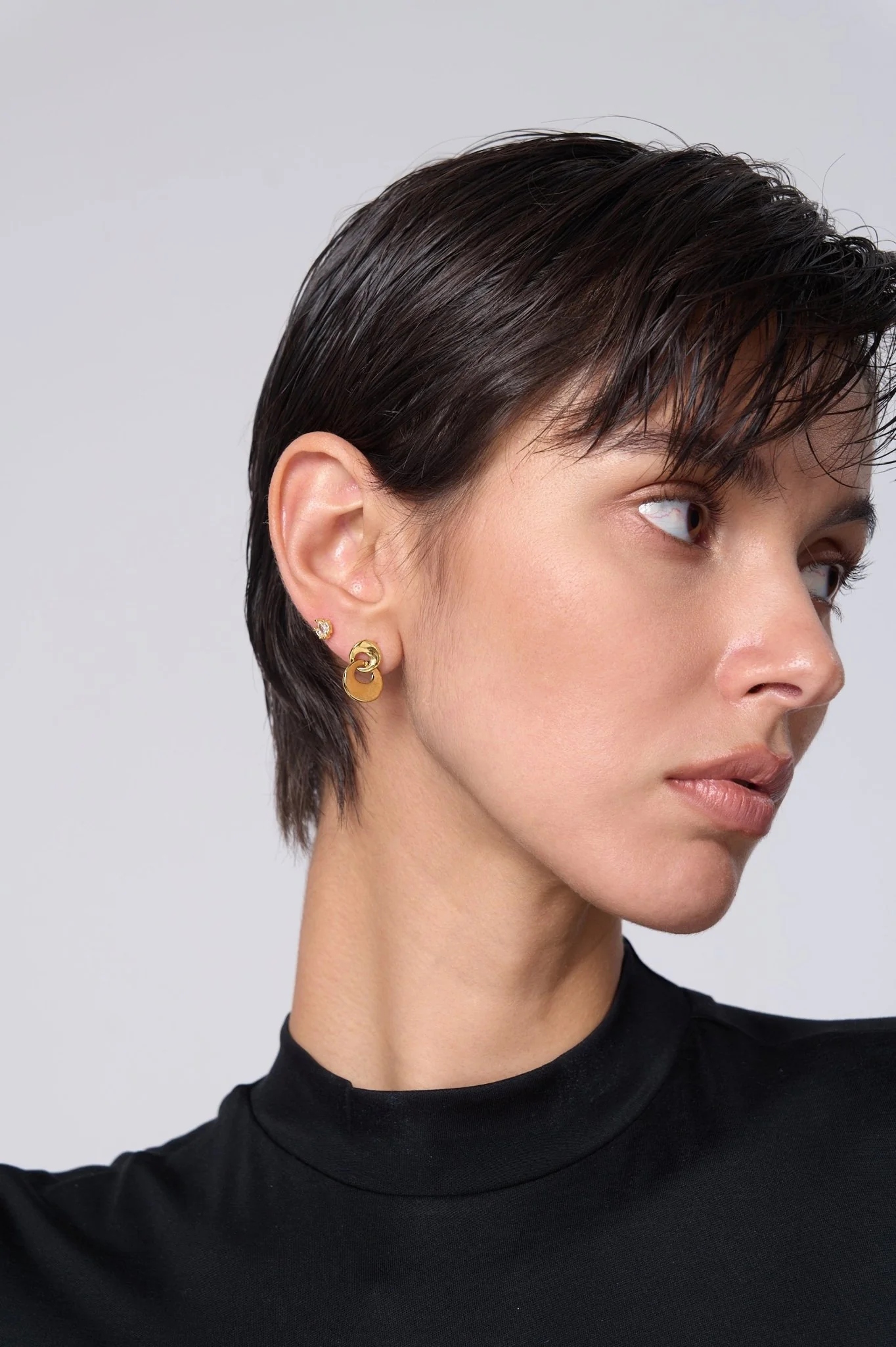 Molly Intertwined Disk Earrings - Image 2