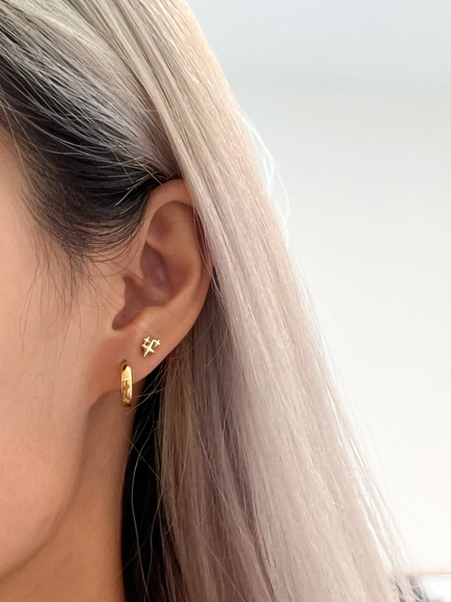 Stars Stud Earrings in Gold - Image 2