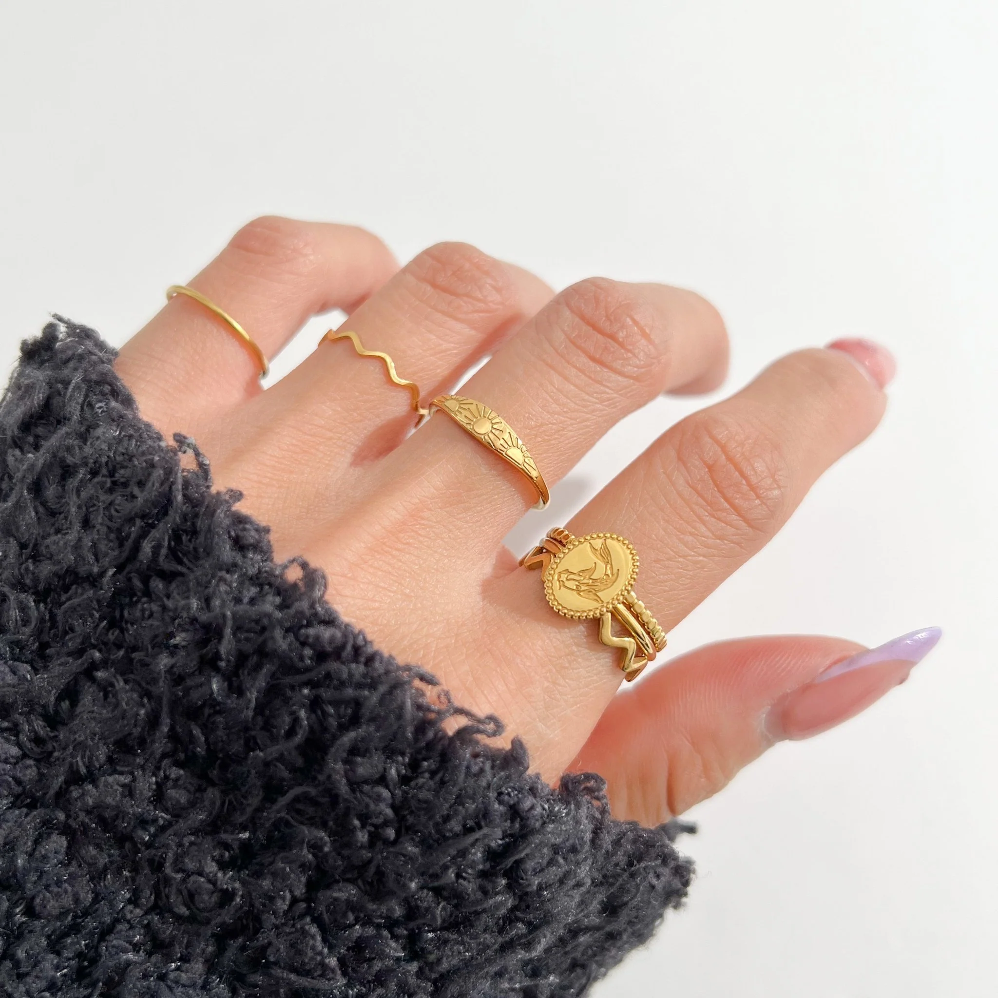 Thin Beaded Band Gold Ring - Image 3