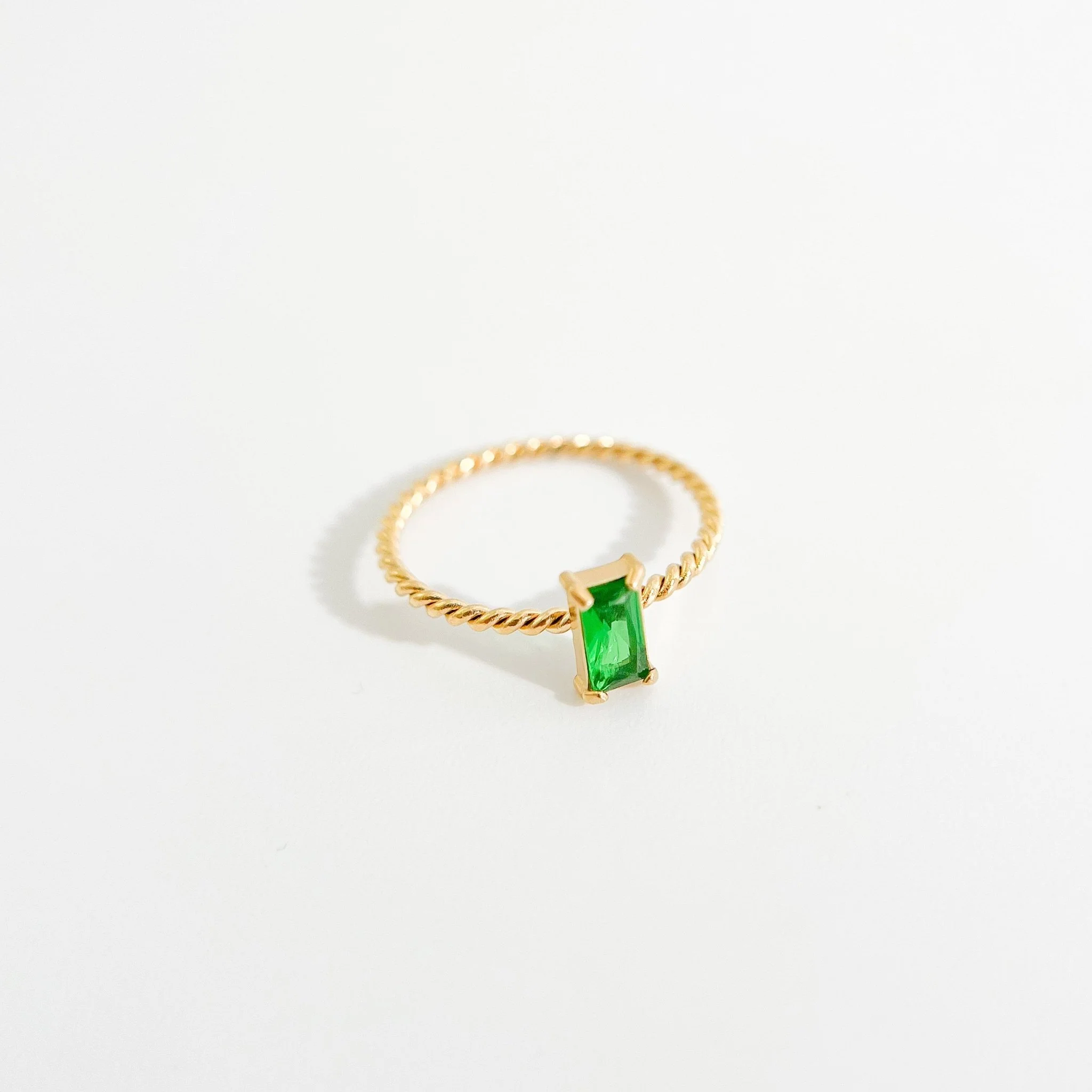 Twisted Rectangle Gem Gold Ring - Image 6