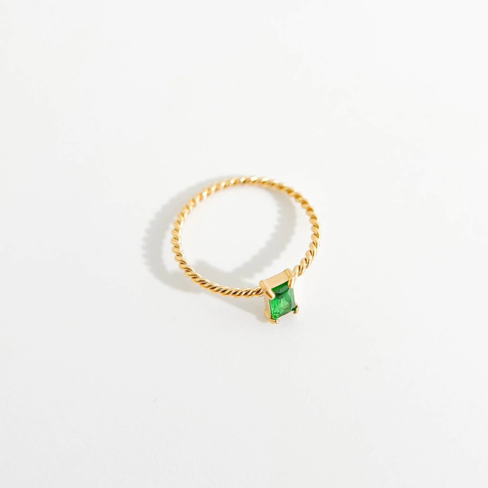 Twisted Rectangle Gem Gold Ring - Image 7
