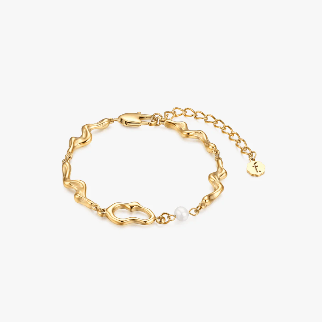 Yara Organic Asymmetrical Pearl Bracelet - Image 4