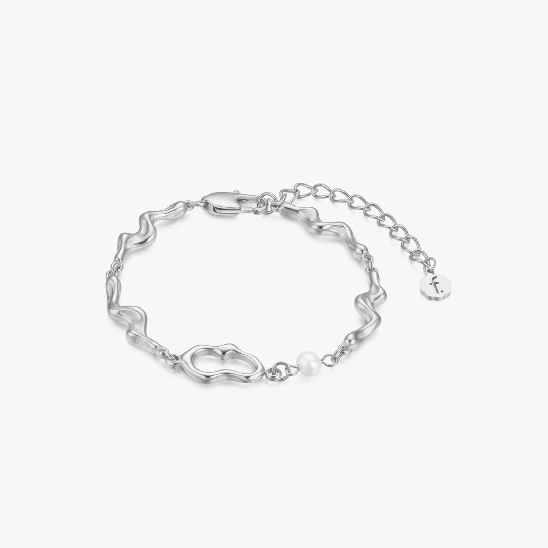 Yara Organic Asymmetrical Pearl Bracelet - Image 5
